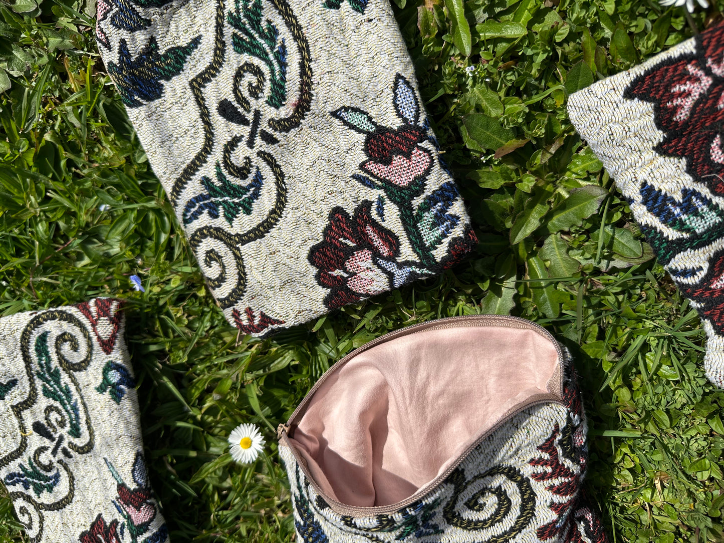 Flora pouch